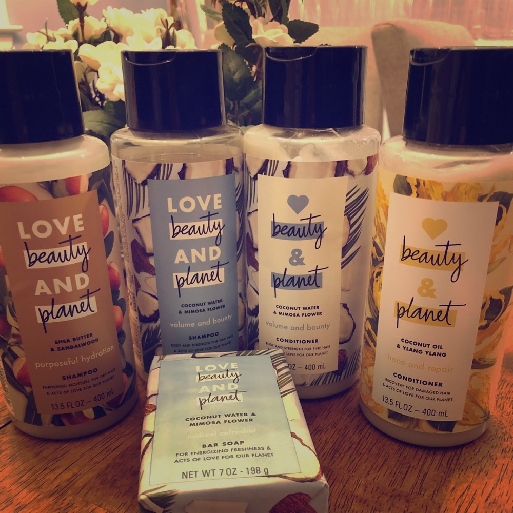Love❤️Planet 🌎 Shampoo &Conditioner and Body Wash